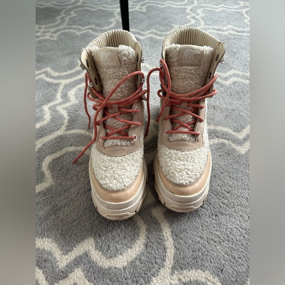 Sorel Fur Boots Size 8 Women’s - Picture 2 of 9